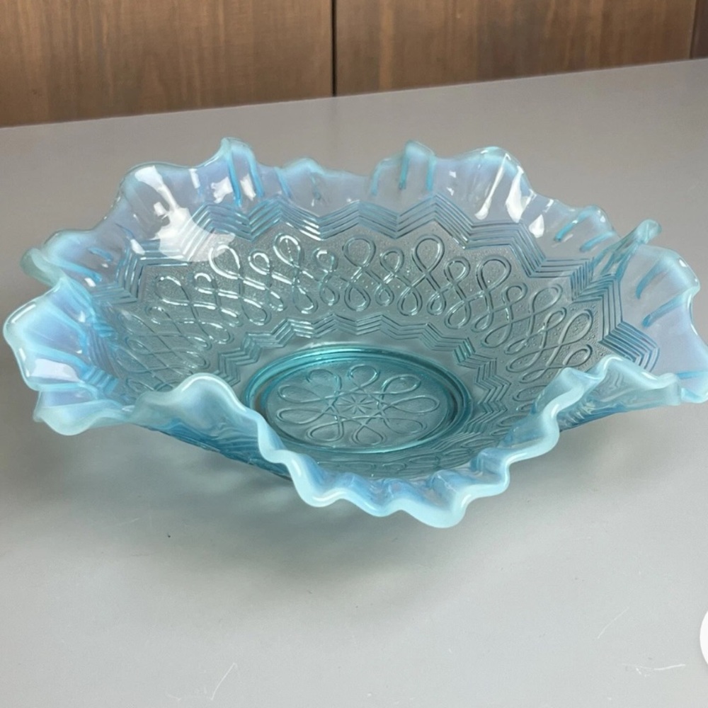 Vintage 8” Jefferson Blue Opalescent Art Glass Ruffled Bowl “Many Loops”